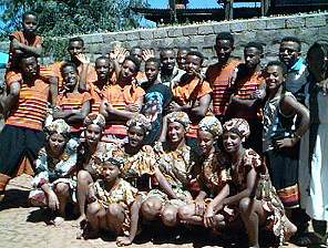 Les artistes du Circus Ethiopia (� Oposito)