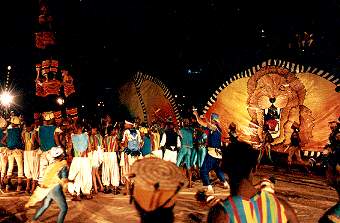 Le show du Circus, place Mescal (� Vincent Muteau)