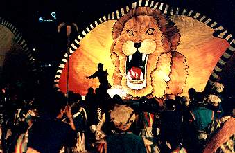 Le show du Circus, place Mescal (� Vincent Muteau)
