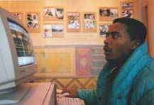 Un petit tour sur Internet avant le spectacle (Vincent Muteau)