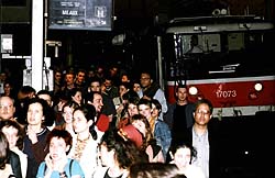 Arriv&eacute;e des spectacteurs &agrave; la gare de Noisy  (&copy; Vincent Muteau)